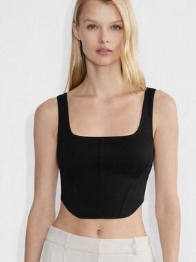 Aritzia Babaton sculpt knit cropped tank black size small